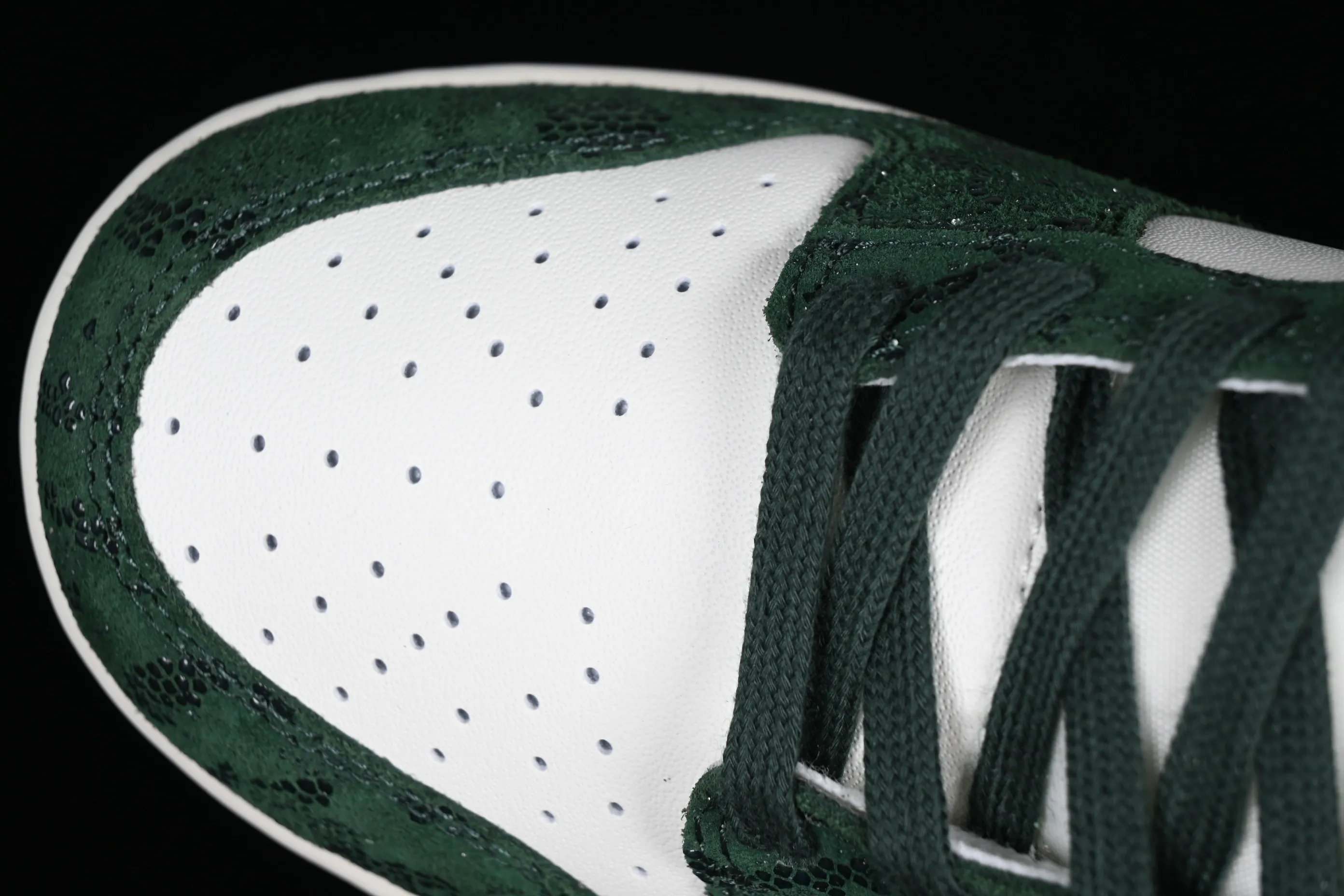 All categories Nk SB Dunk series Nk SB Dunk Low low-top sneakers Nk Dunk Low "Green Snake" white-green snake pattern SB low-top casual sports skateboard shoes FQ8893-397